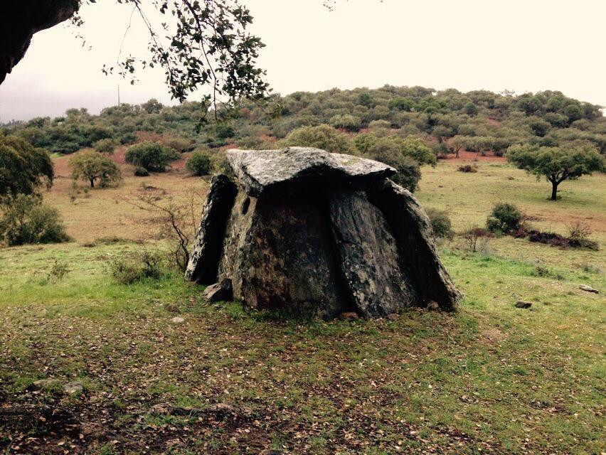 Anta da Herdade da Candeeira (Redondo)景点图片