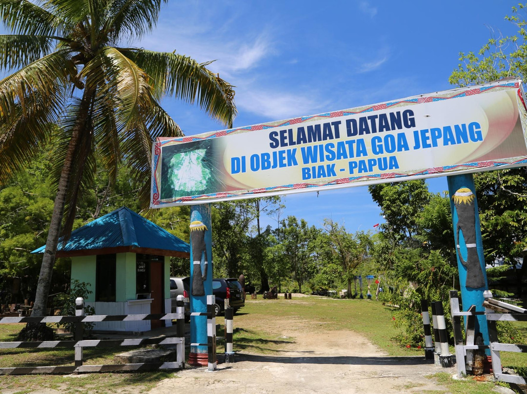 Binsari Cave-Biak必去景点