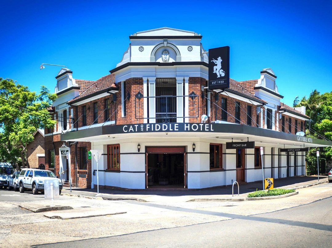 Balmain B&B at Cat and Fiddle Hotel