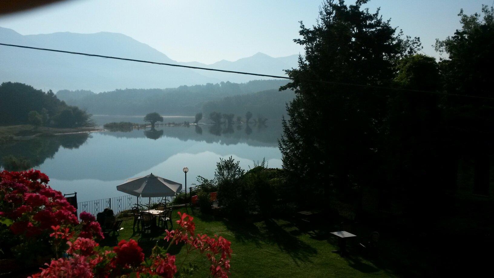Bed & Breakfast Amatrice al Lago-泳池