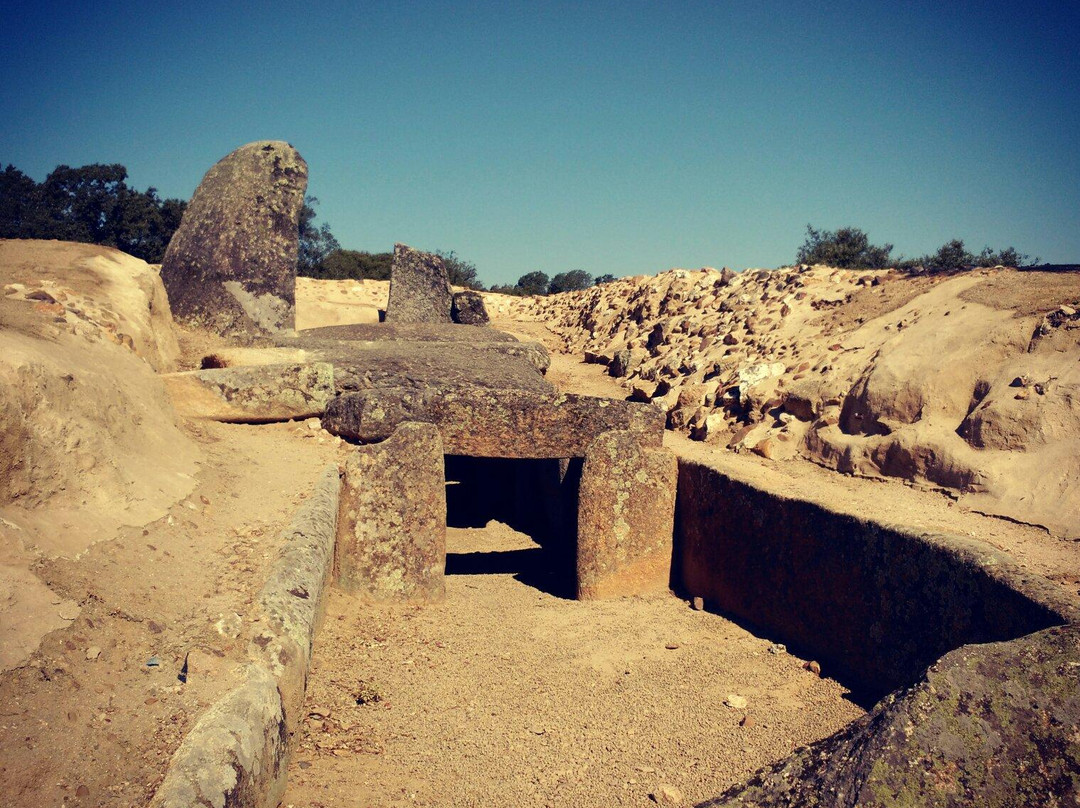 Dolmen de Lacara景点图片