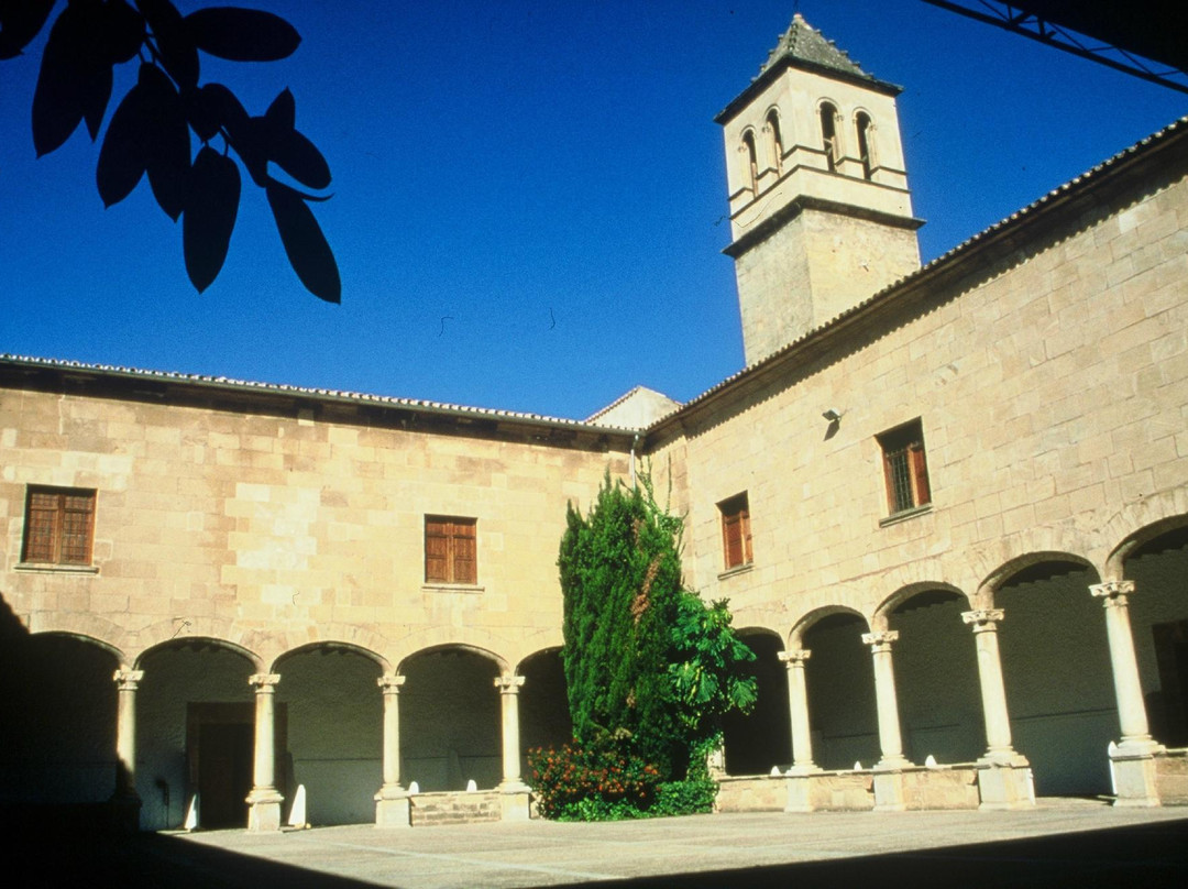 Claustro y convento de santo Domingo-Pollenca必去景点
