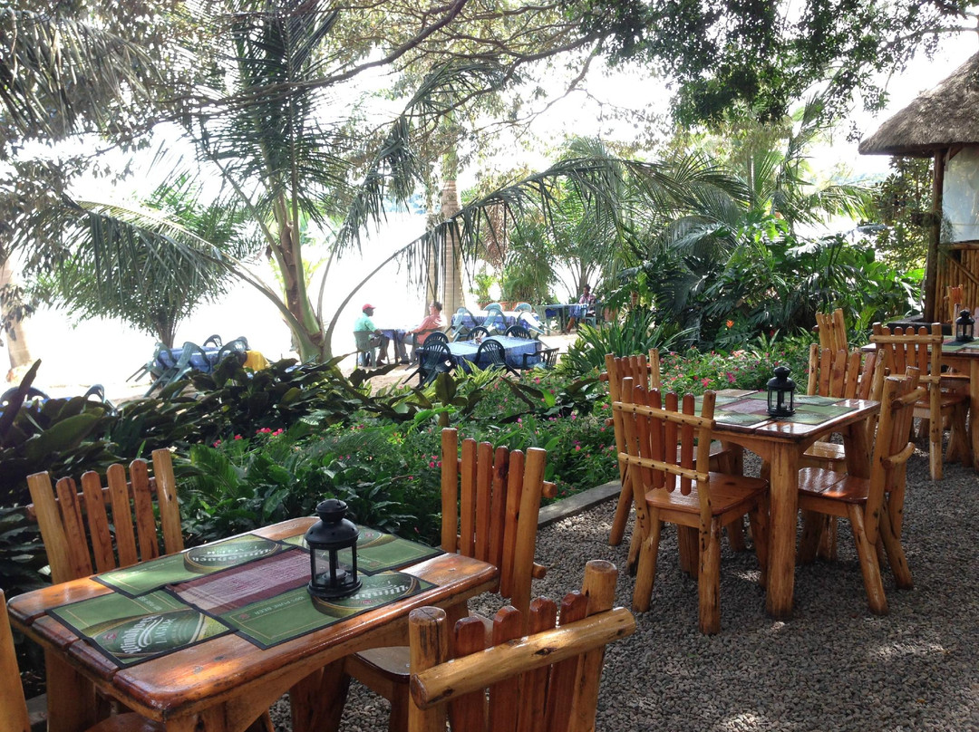 恩德培餐馆和美食-Goretti's Beachside Pizzaria and Grill