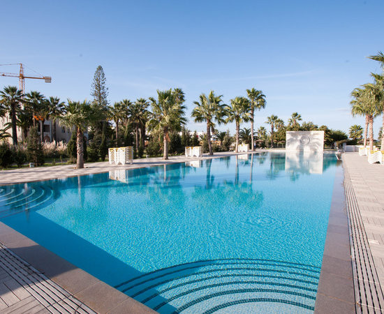 斯贝阿罕布拉滩高尔夫温泉酒店