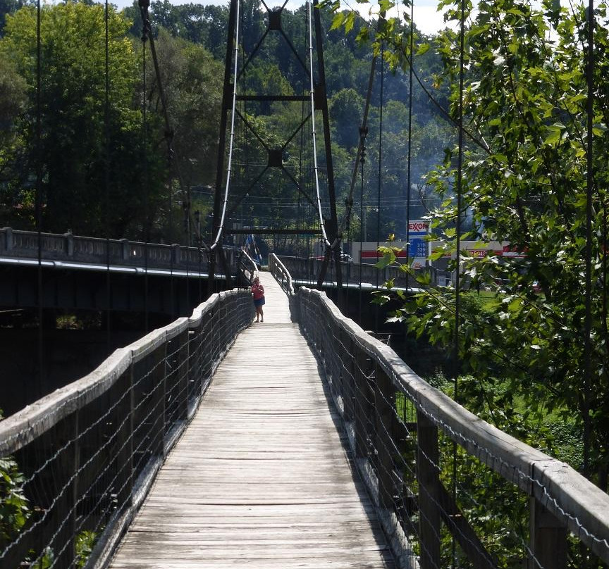 Buchanan Swinging Bridge-Buchanan必去景点