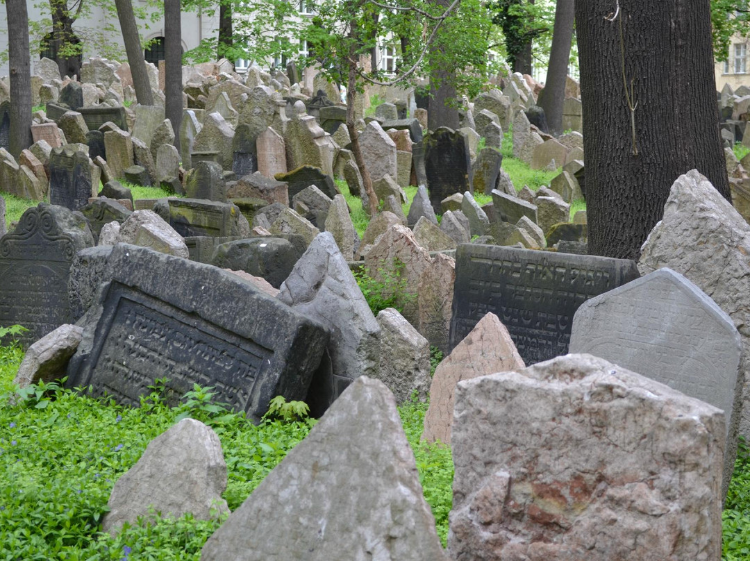 犹太人墓地-布拉格必去景点