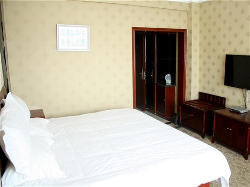 格林豪泰伊宁市阿合买提江路快捷酒店主图