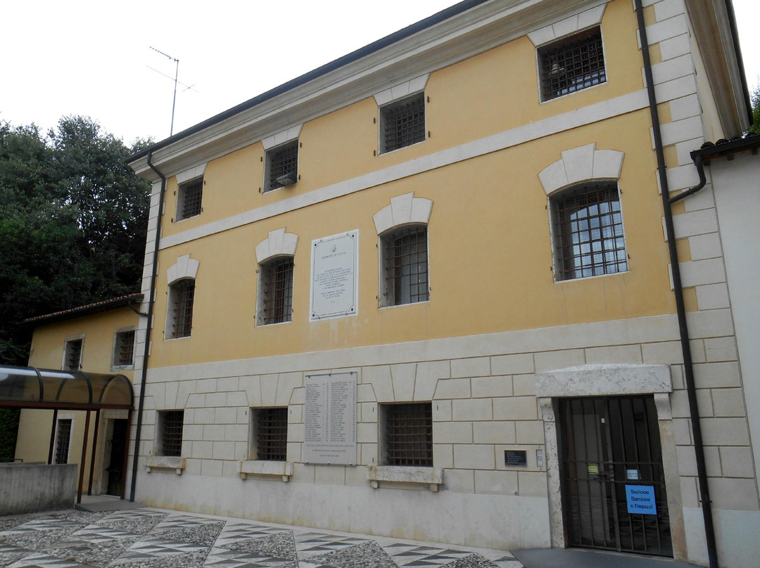Biblioteca Civica R. Bortoli-斯基奥必去景点