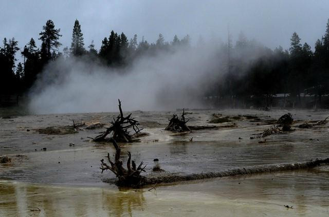 黄石间歇泉-泥火山地区-黄石国家公园必去景点
