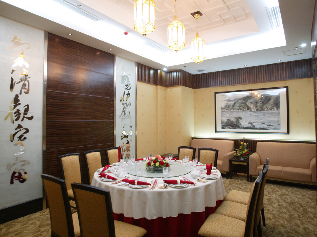 美伦大饭店主图