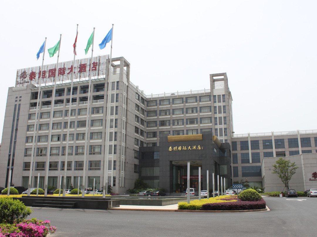 泰坦国际大酒店主图