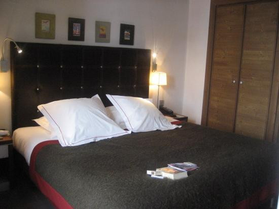 西泽纳酒店主图