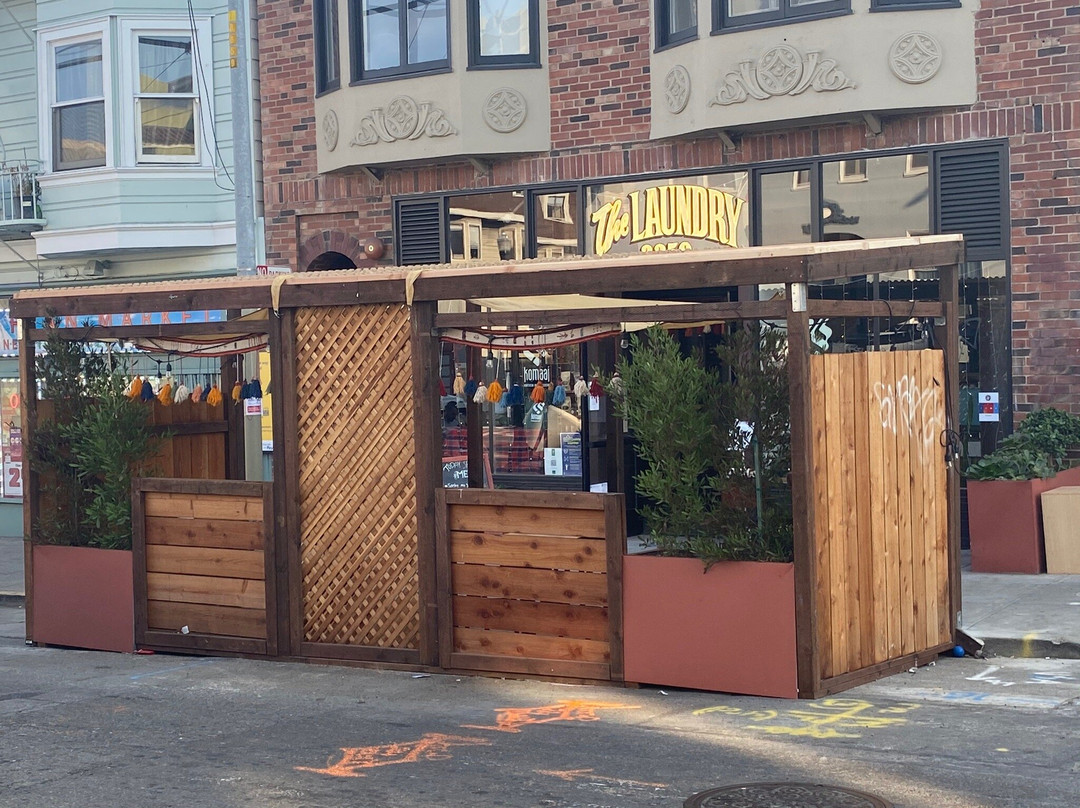 Komaaj Mazze Wine Bar