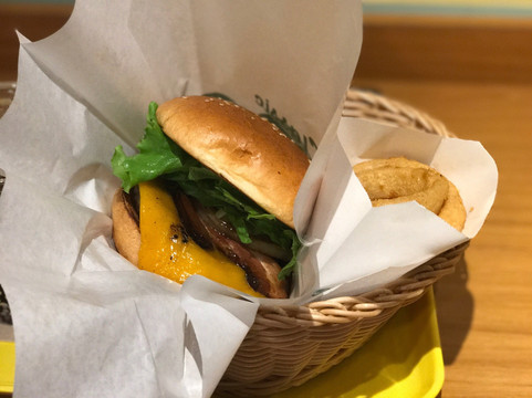 フレッシュネスバーガー 武蔵小金井店