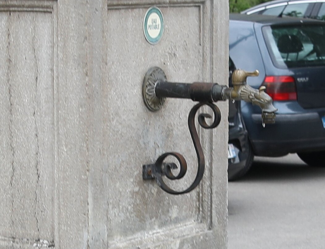 Fontaine rue du chalet-La Marre必去景点