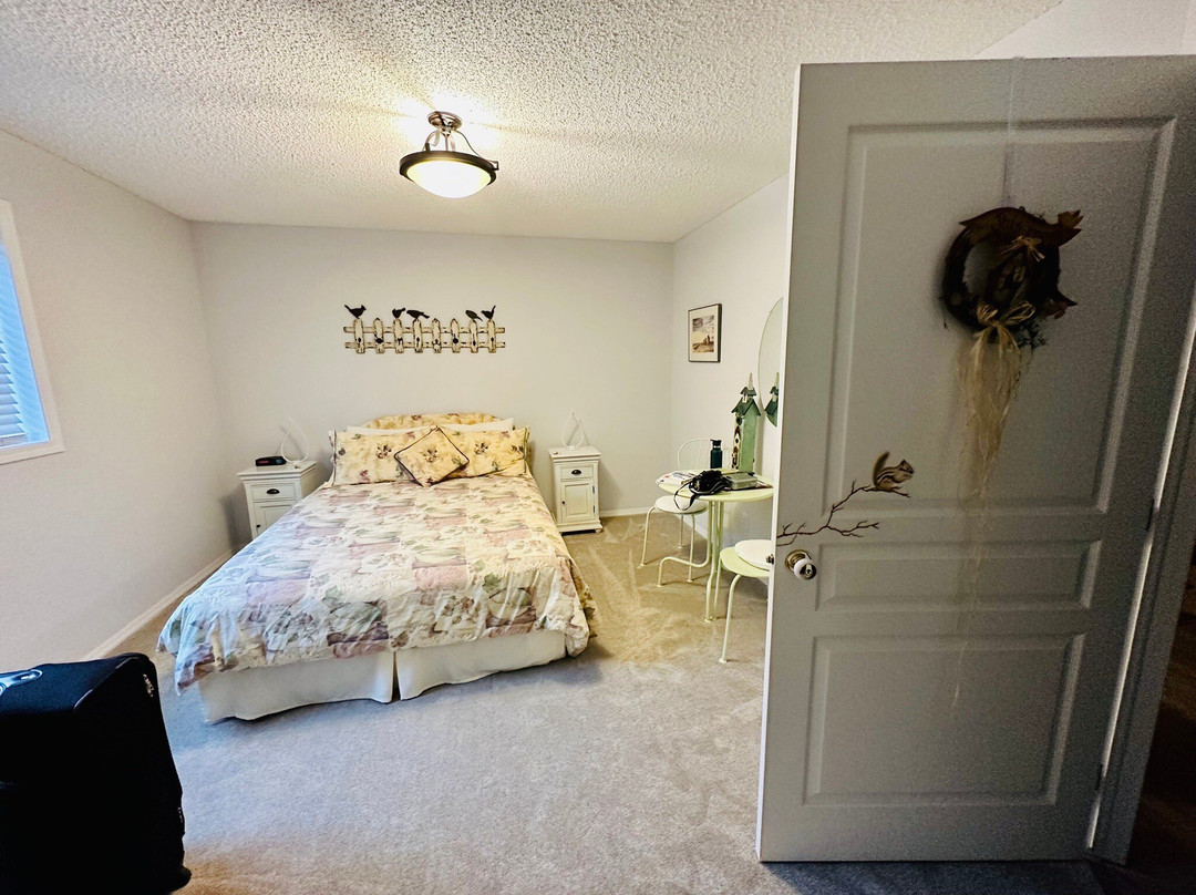 Off Our Rockies Bed and Breakfast主图