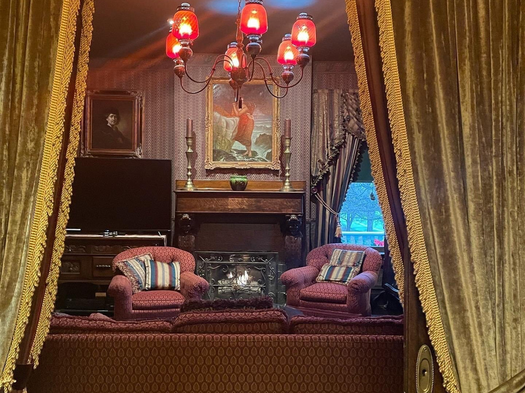 South Broadway Manor主图