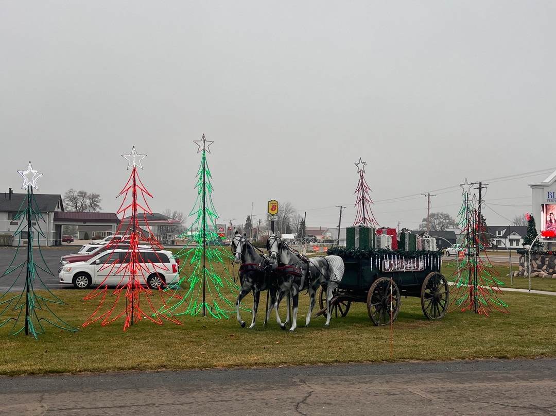 Blue Gate Garden Inn - Shipshewana Hotel主图