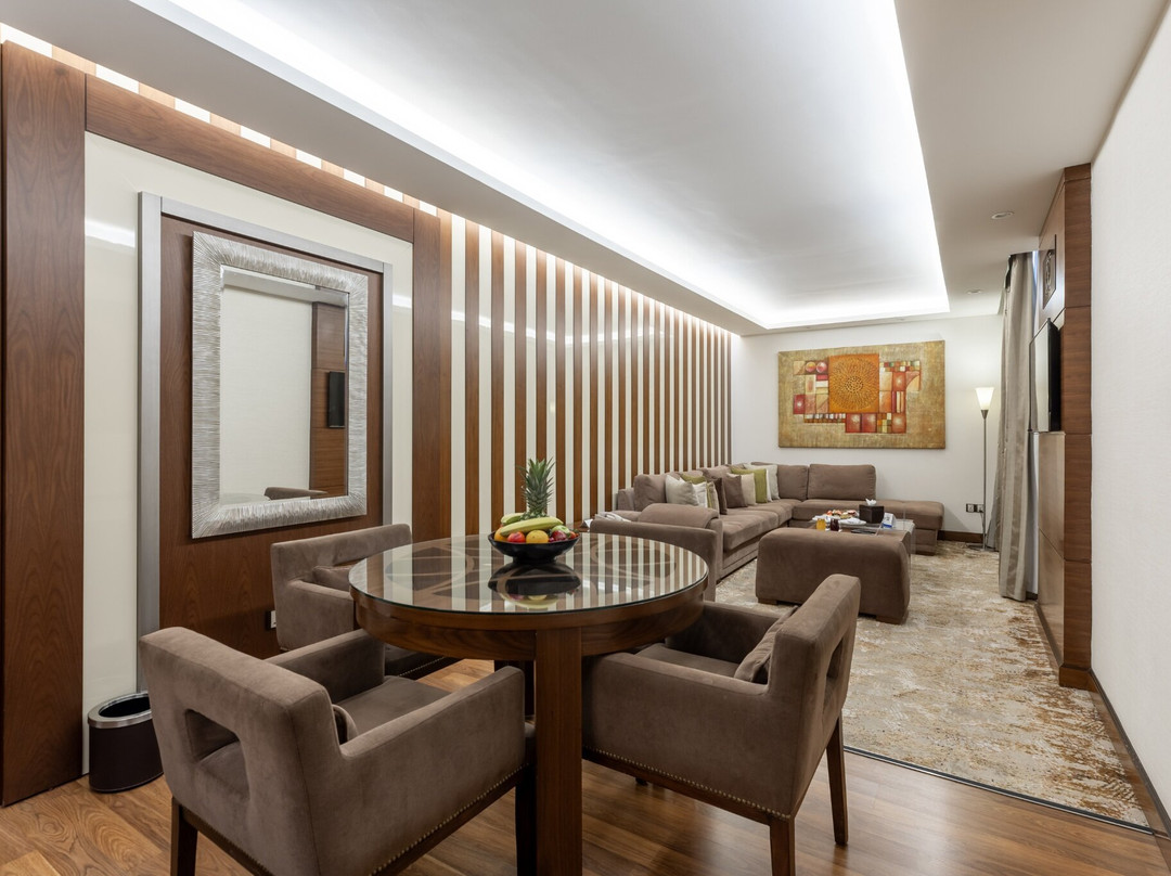 Babylon Rotana Hotel主图