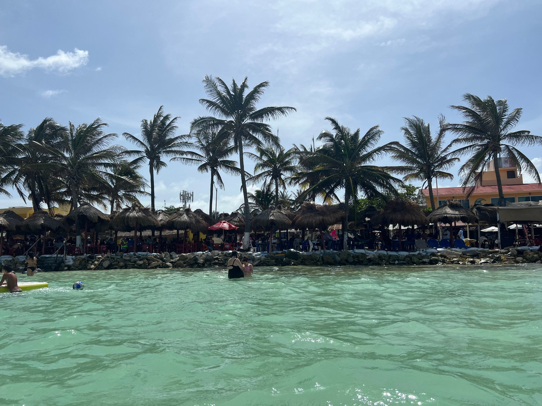 Mayahual Red Shirts Golf Carts-Mahahual必去景点