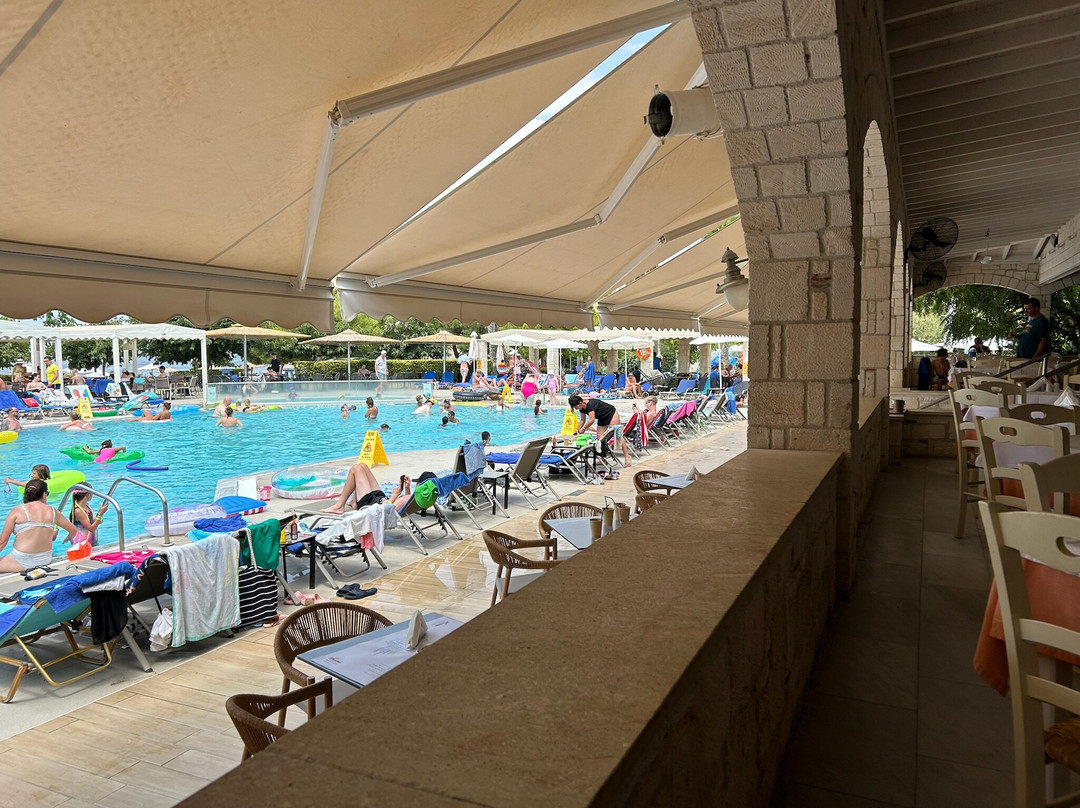 Portes Beach Hotel主图