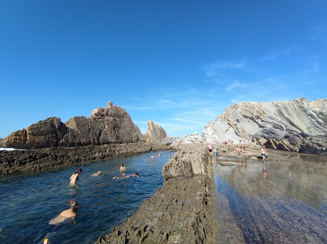 Playa De La Arnía景点图片