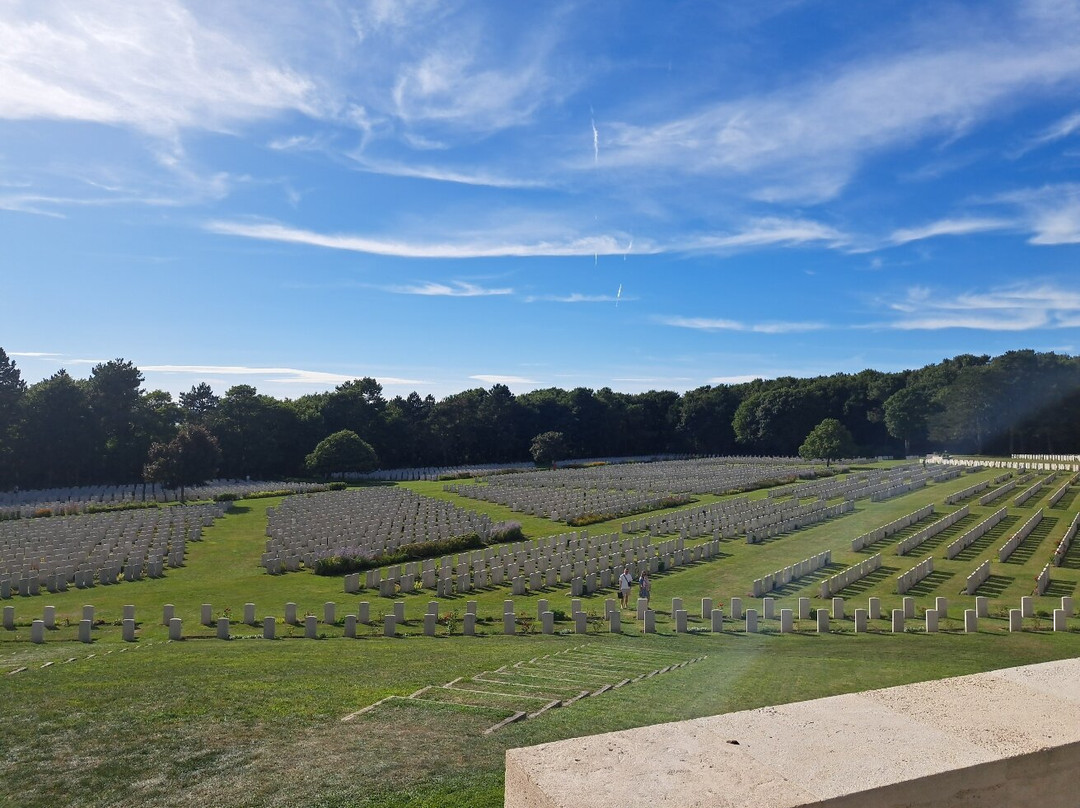 Etaples Military Cemetery景点图片