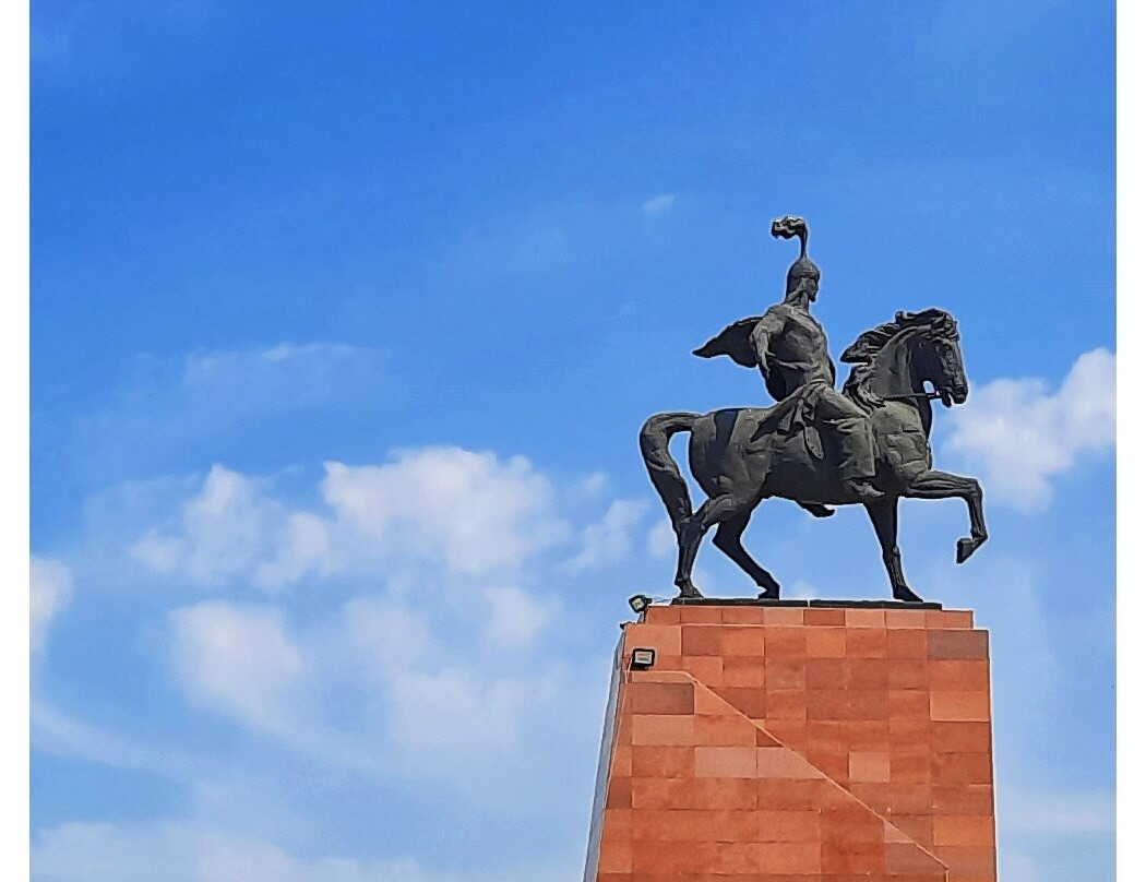 Monument to Manas the Great-比斯凯克必去景点