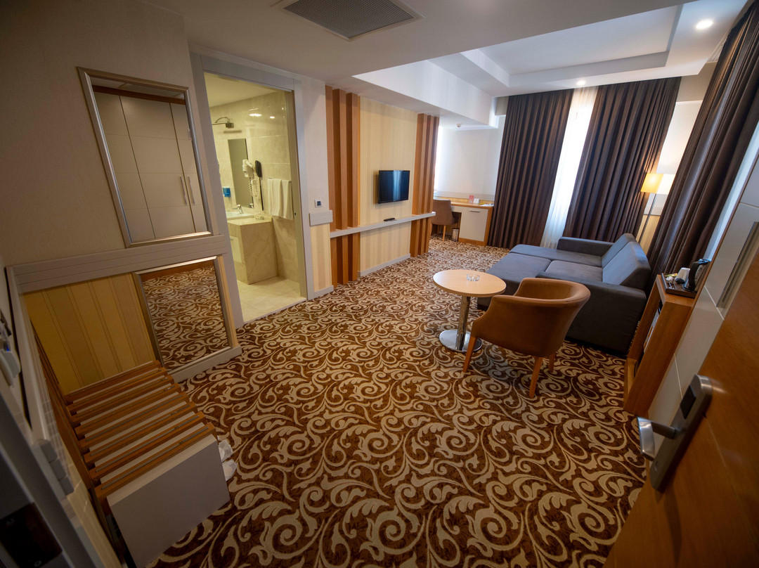 Grand Itimat Hotel主图