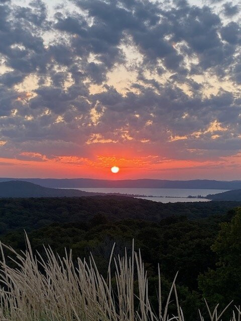 Empire Lakeshore Inn主图