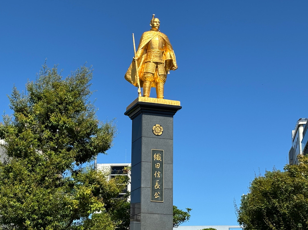 Gold Statue of Nobunaga Oda-岐阜市必去景点