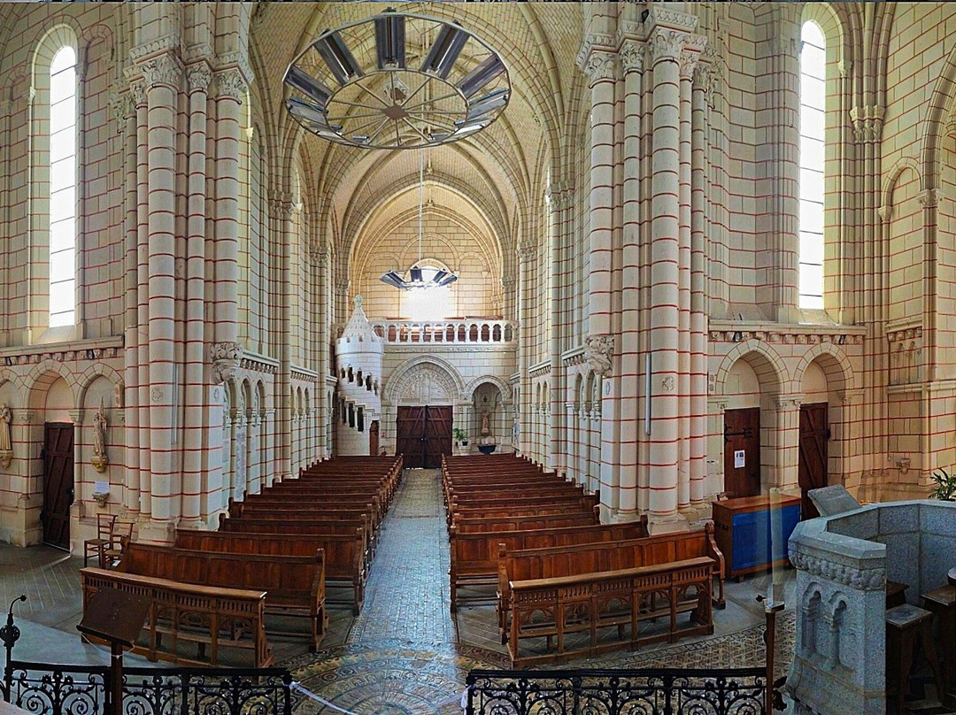 Eglise Saint Vincent De Brézé景点图片
