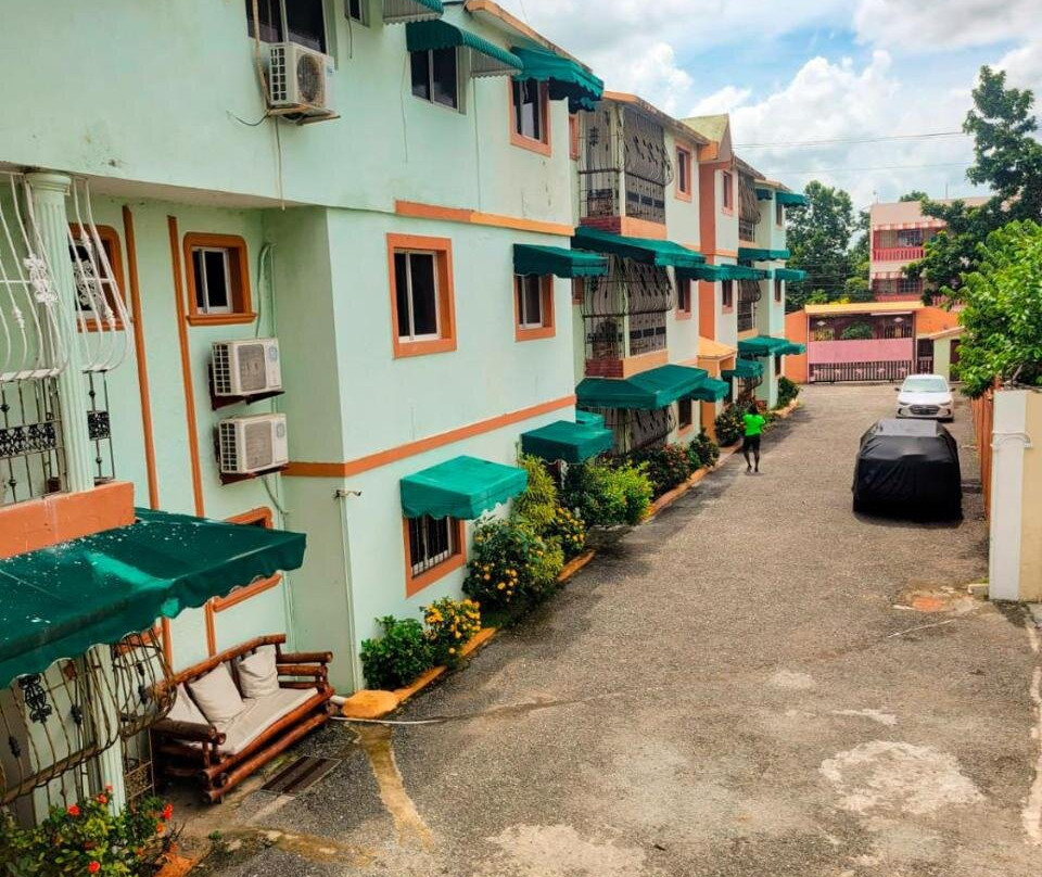 ApartaHotel Dona Reyna Habitaciones Compartidas