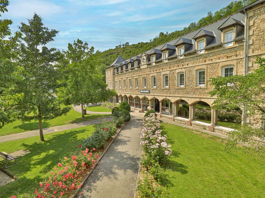 Logis Hotel l'Hôtel des Bains - Salles-la-Source