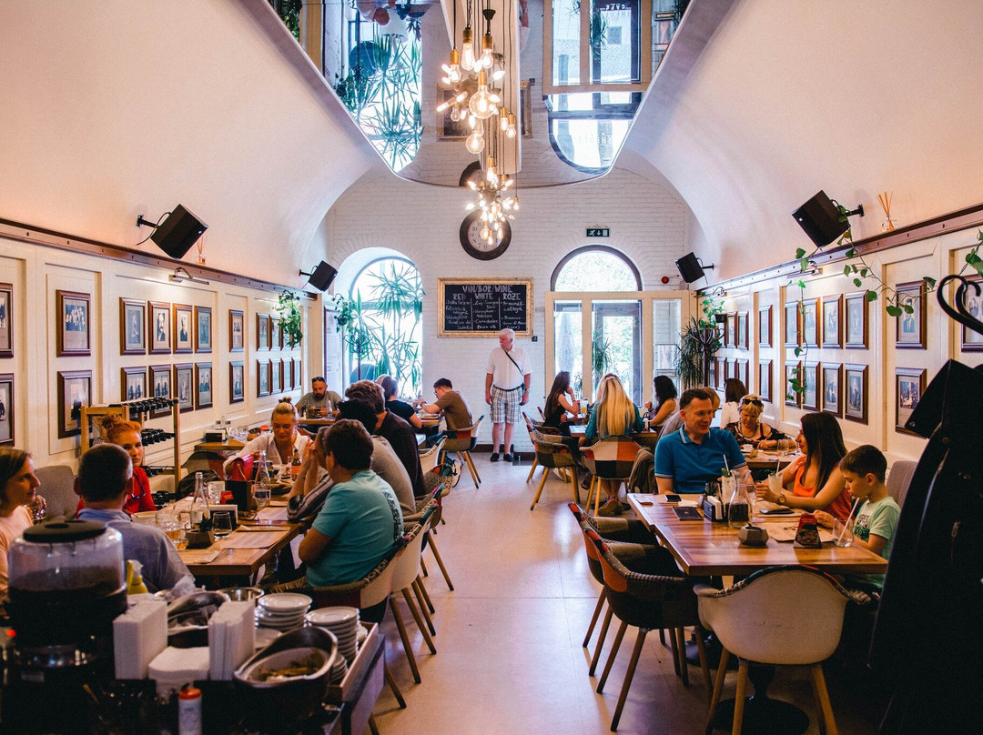Rhédey Café