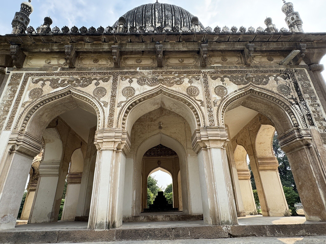 Qutb Shahi Tombs景点图片