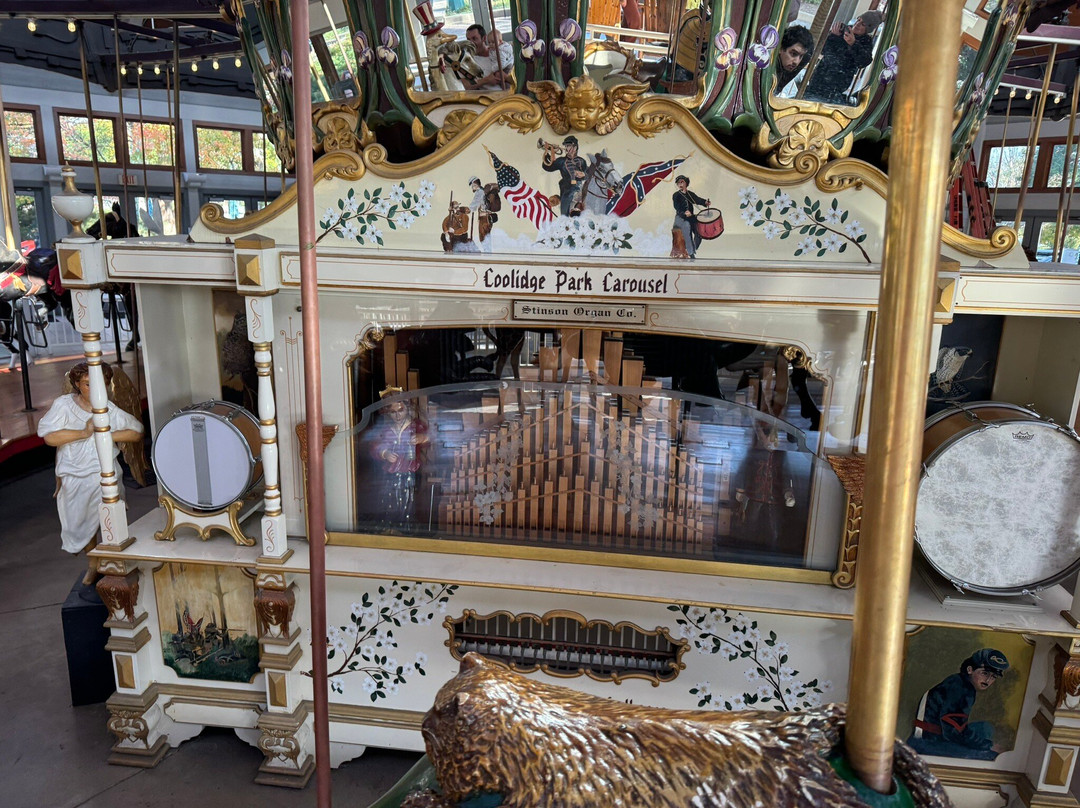 Coolidge Park Antique Carousel-查塔努加必去景点