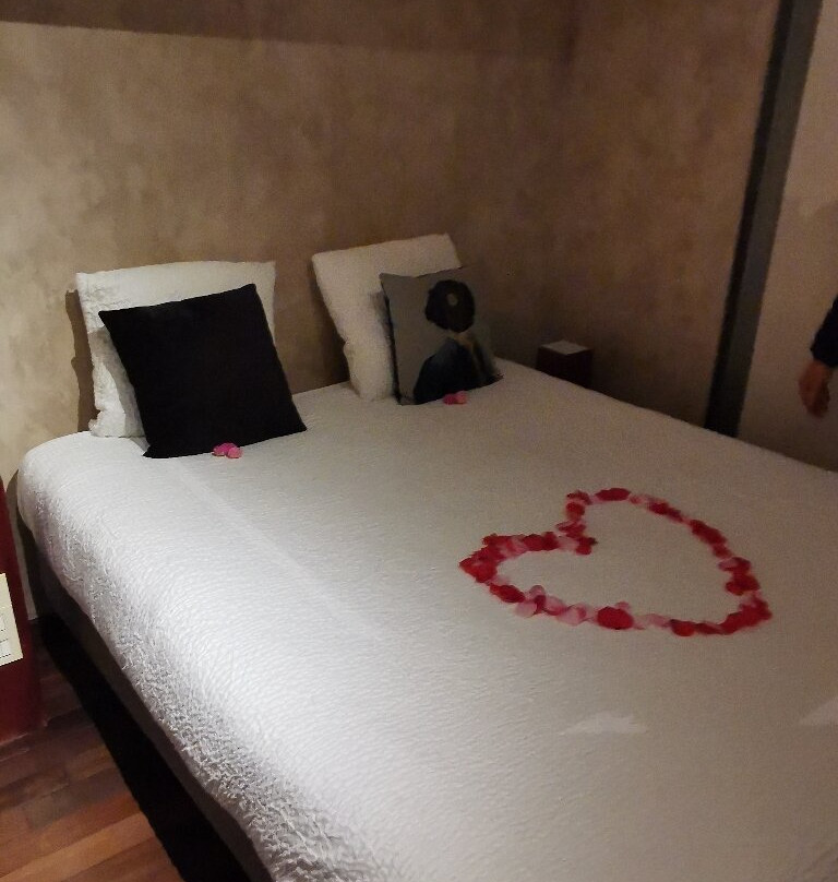 Logis Hôtel les Pages Rest. le Petit Comptoir主图