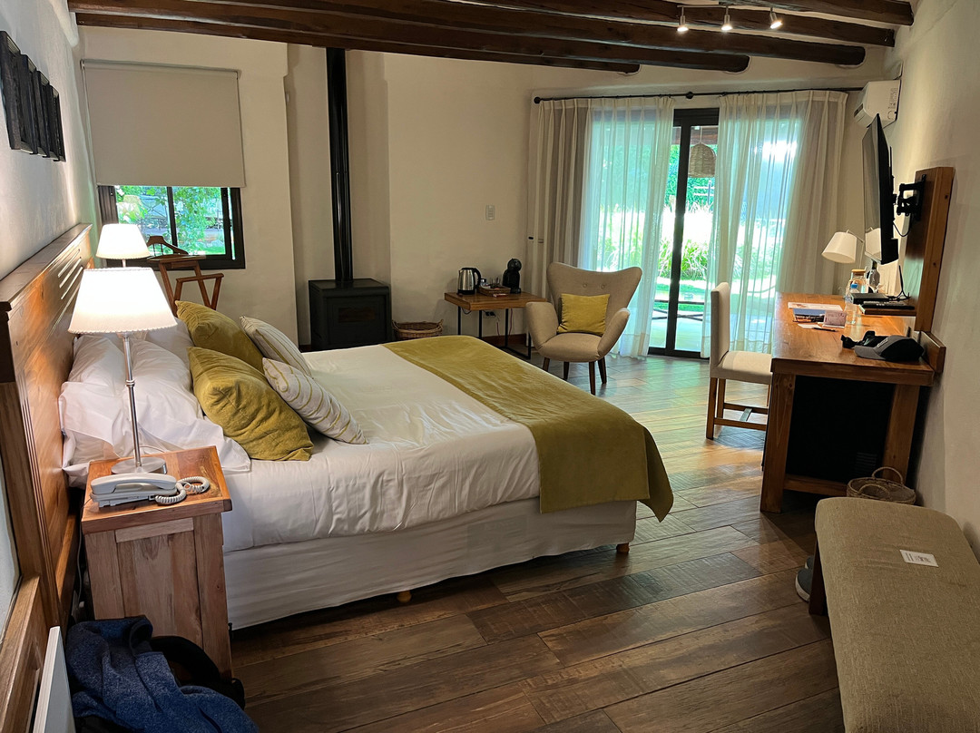 拉雷斯查克拉斯酒店主图