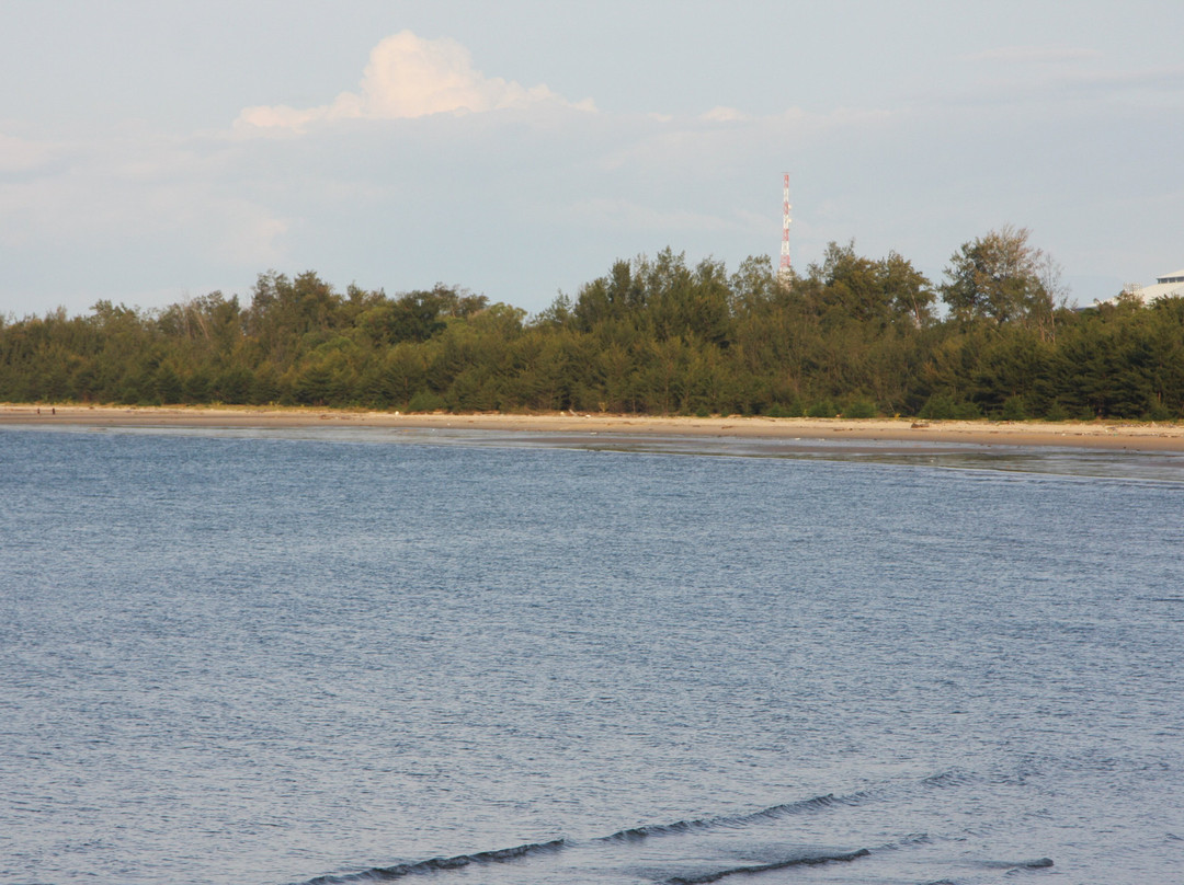 Tanjung Batu Beach景点图片