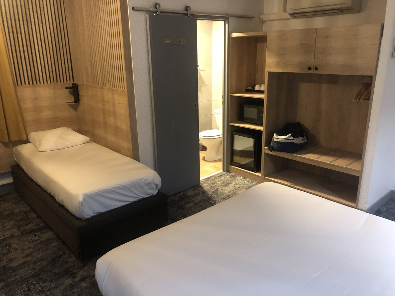 Ostal Hotel Pau Université-官方