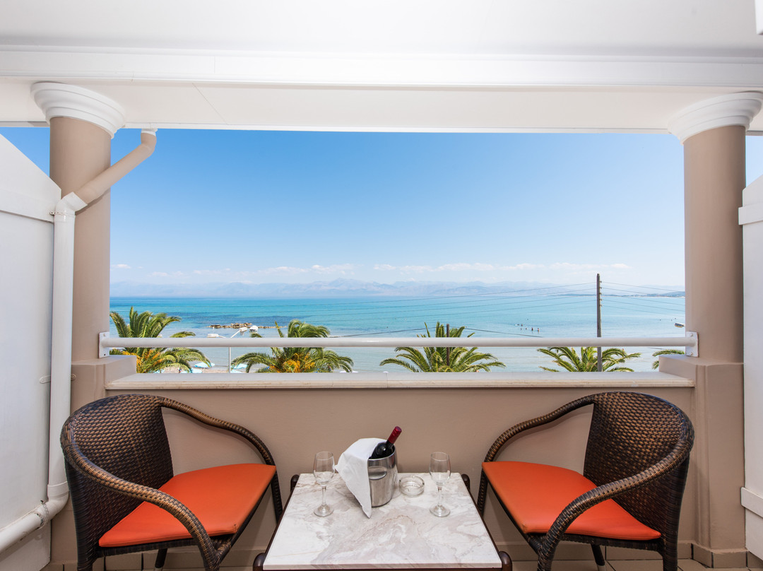 Aphrodite Beachfront Hotel主图