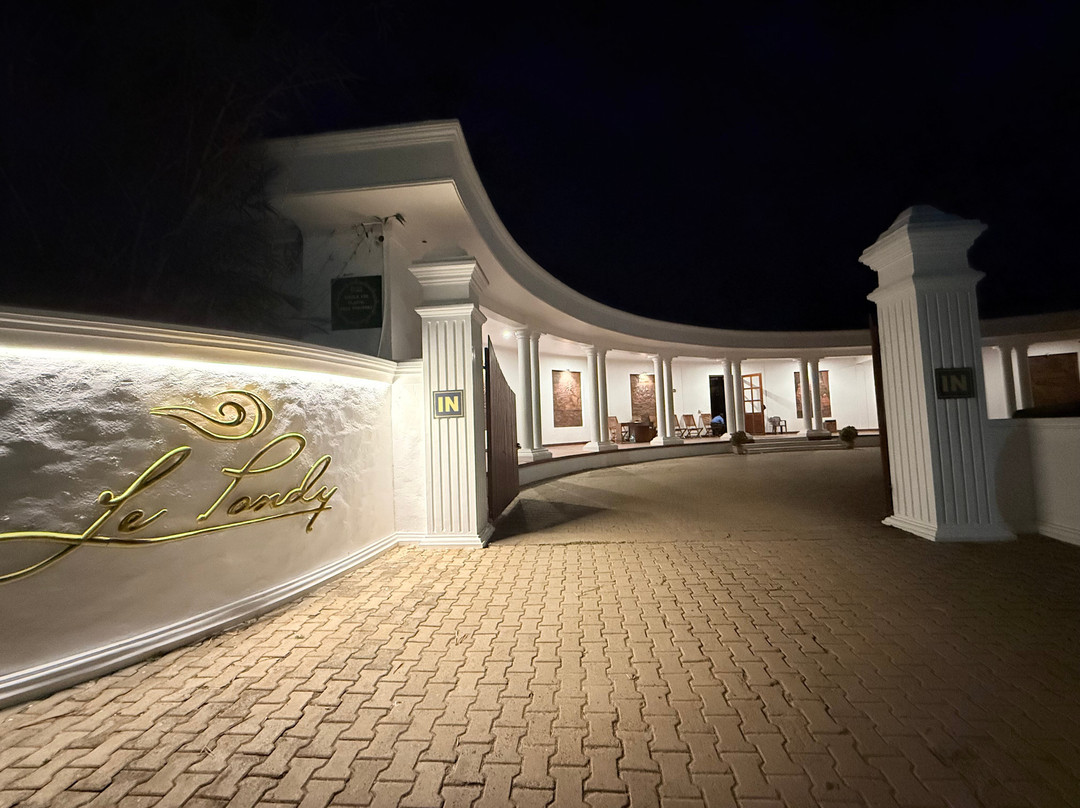 Le Pondy Beach Resort主图