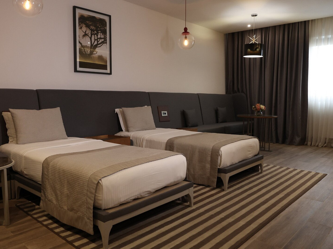 Riviera Royal Hotel主图