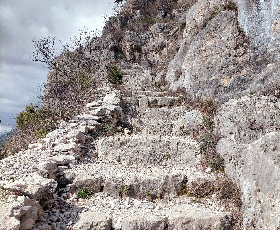 Eremo di Sant'Onofrio al Morrone-苏尔莫纳必去景点