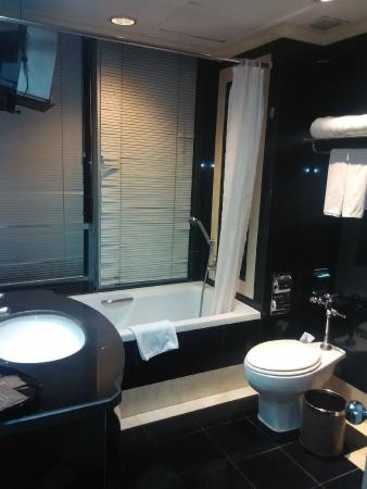 曼谷奇迹大酒店主图