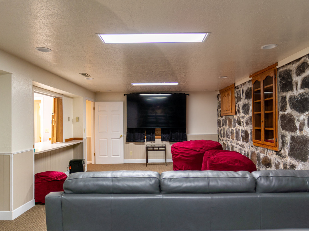 Road Creek Inn主图