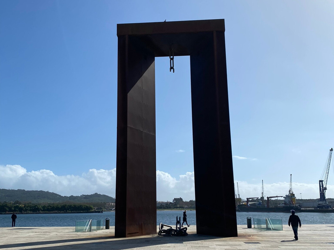 Monumento Ao 25 De Abril-维亚纳堡必去景点