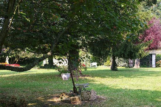 Au Bord De l'Eau主图