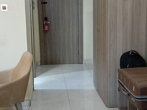 SpringHill Hotel & Suites